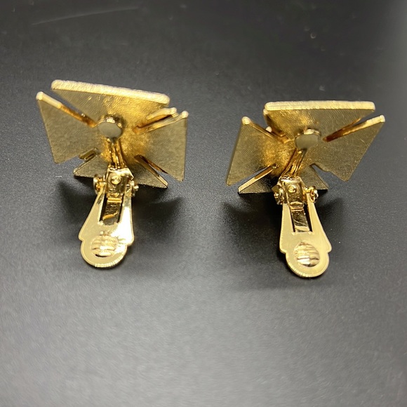 Vintage Joel Powell Gold/Blue/Red Tone Clip Earrings - Picture 3 of 5